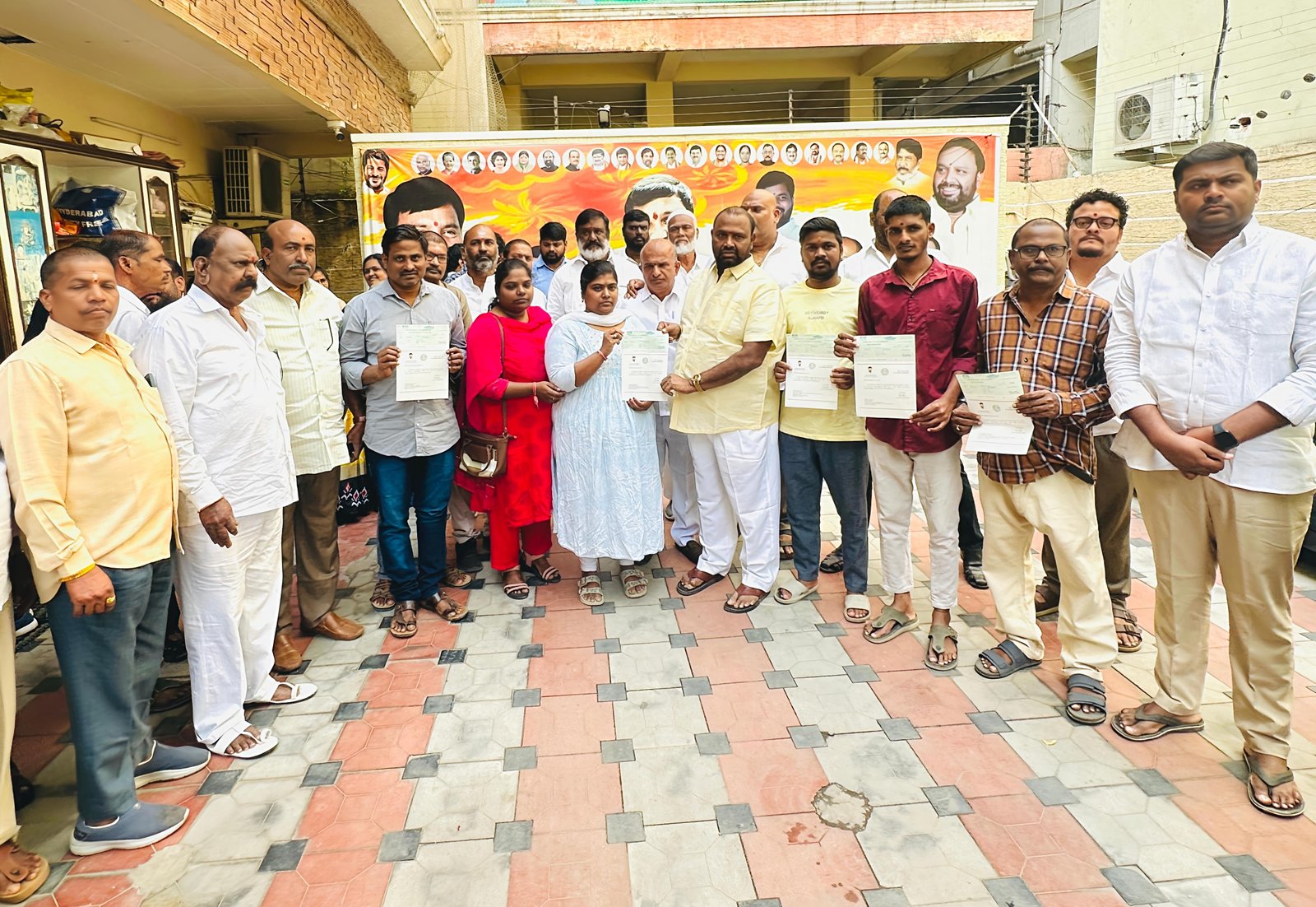 కుత్బుల్లాపూర్‌లో సిఎంఆర్ఎఫ్ చెక్కుల పంపిణీ: లబ్ధిదారులకు రూ.3 లక్షల సహాయం