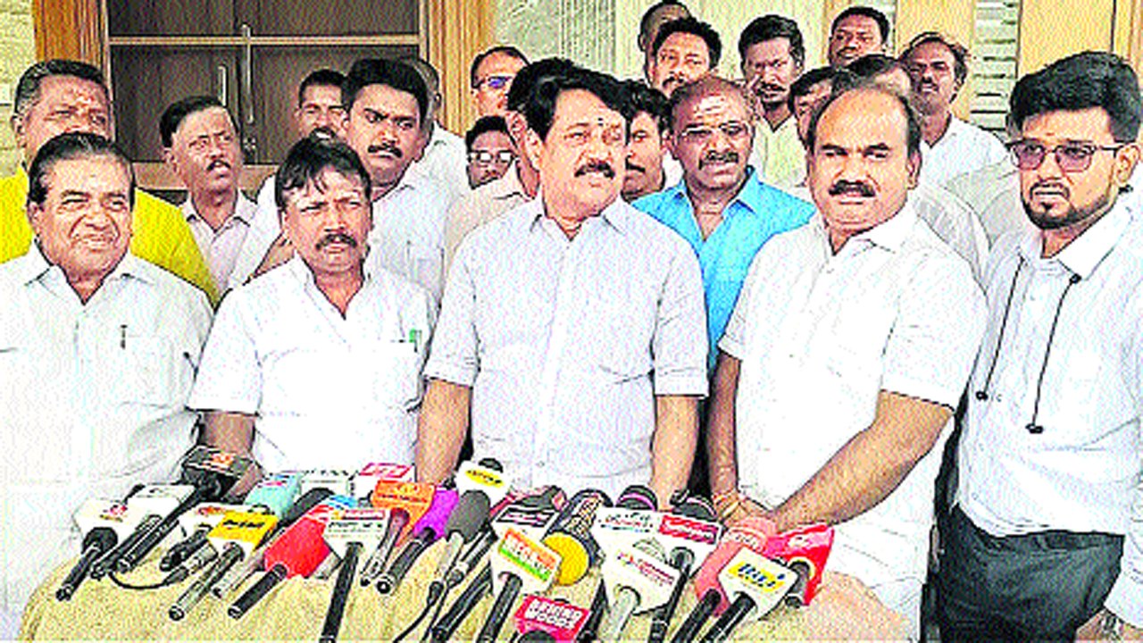 విజయ్‌ పార్టీతో పొత్తులేదు..