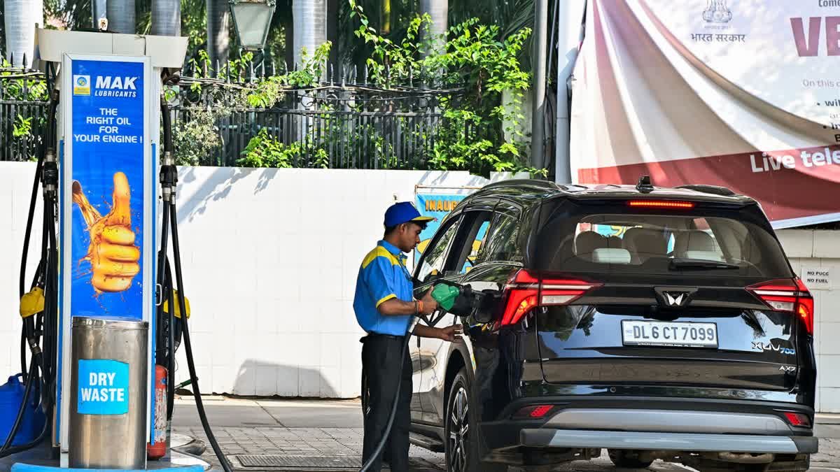 పెట్రోల్‌, డీజిల్‌, ఎల్‌పీజీకి కొరత లేదు- తప్పుడు ప్రచారం వల్లే బంకుల వద్ద క్యూలు: కేంద్రం