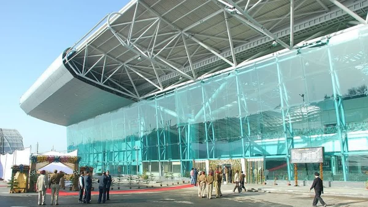 విమాన ప్రయాణాలపై కఠిన నిబంధనలు- డీజీసీఏ తాజా ఆదేశాలు