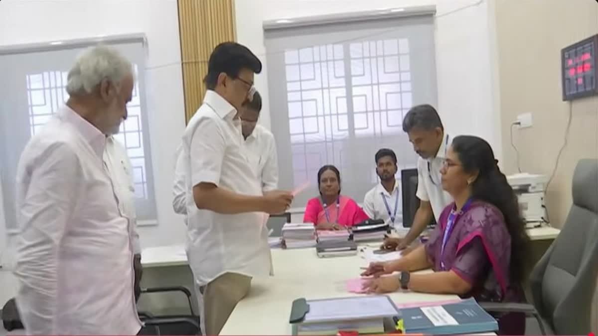 తమిళనాడు అసెంబ్లీ ఎన్నికలు : నామినేషన్లు దాఖలు చేసిన స్టాలిన్​, విజయ్​