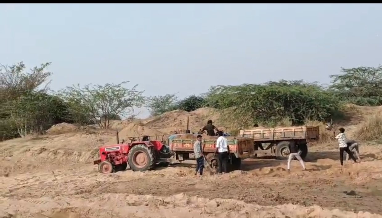 అడుగంటుతున్న భూగర్భ జలాలు, ఇసుక మాఫియా వైపు కన్నెత్తి చూడని అధికారులు
