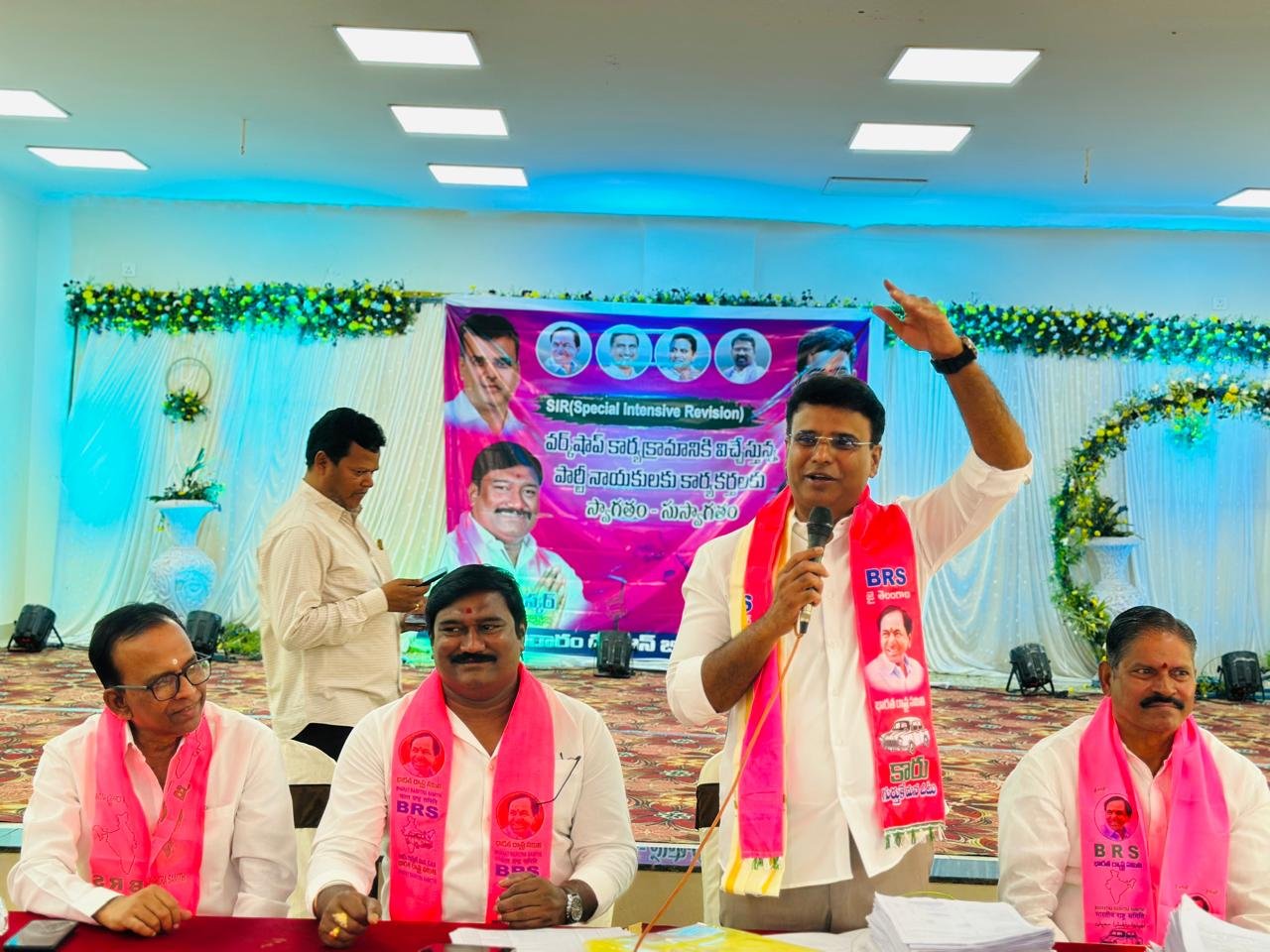 ఓటర్ల జాబితా సవరణలో అప్రమత్తంగా ఉండాలిబీఆర్‌ఎస్ శ్రేణులకు ఎమ్మెల్యే కేపీ వివేకానంద సూచన