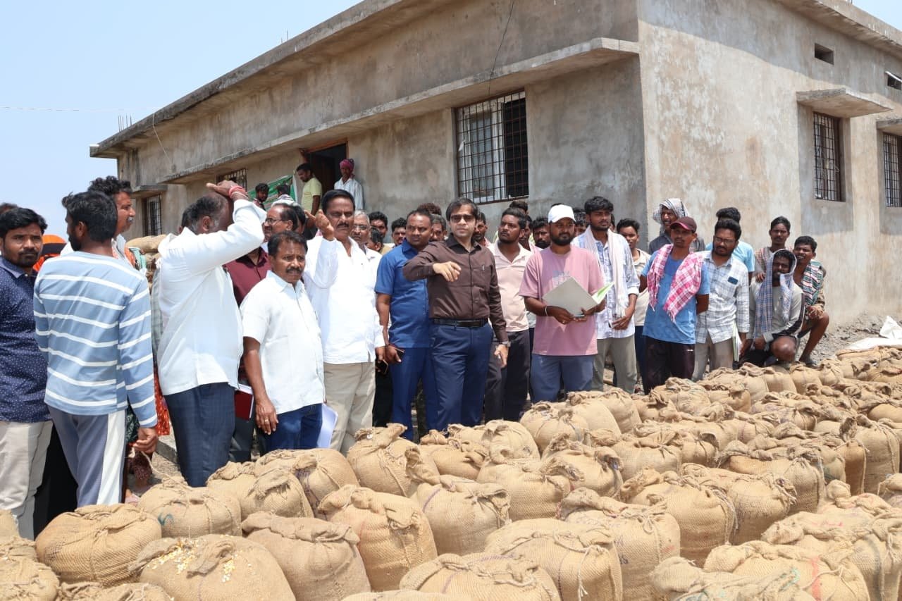 మొక్కజొన్న కొనుగోళ్ల పై వేగవంతం చేయాలి.